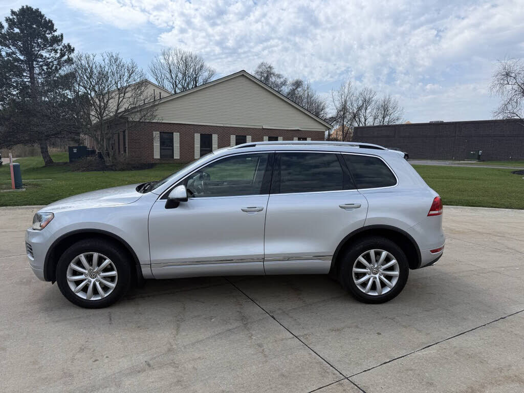2012 VOLKSWAGEN Touareg