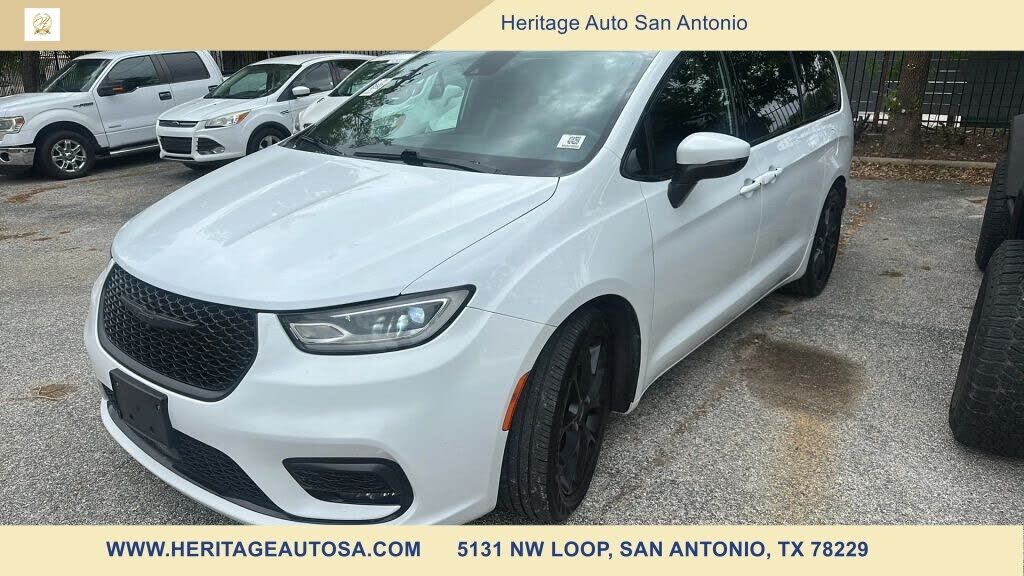 2023 CHRYSLER Pacifica