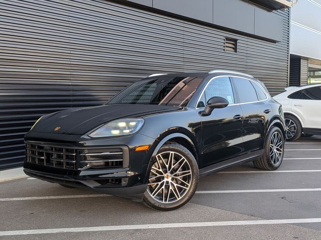2025 PORSCHE Cayenne