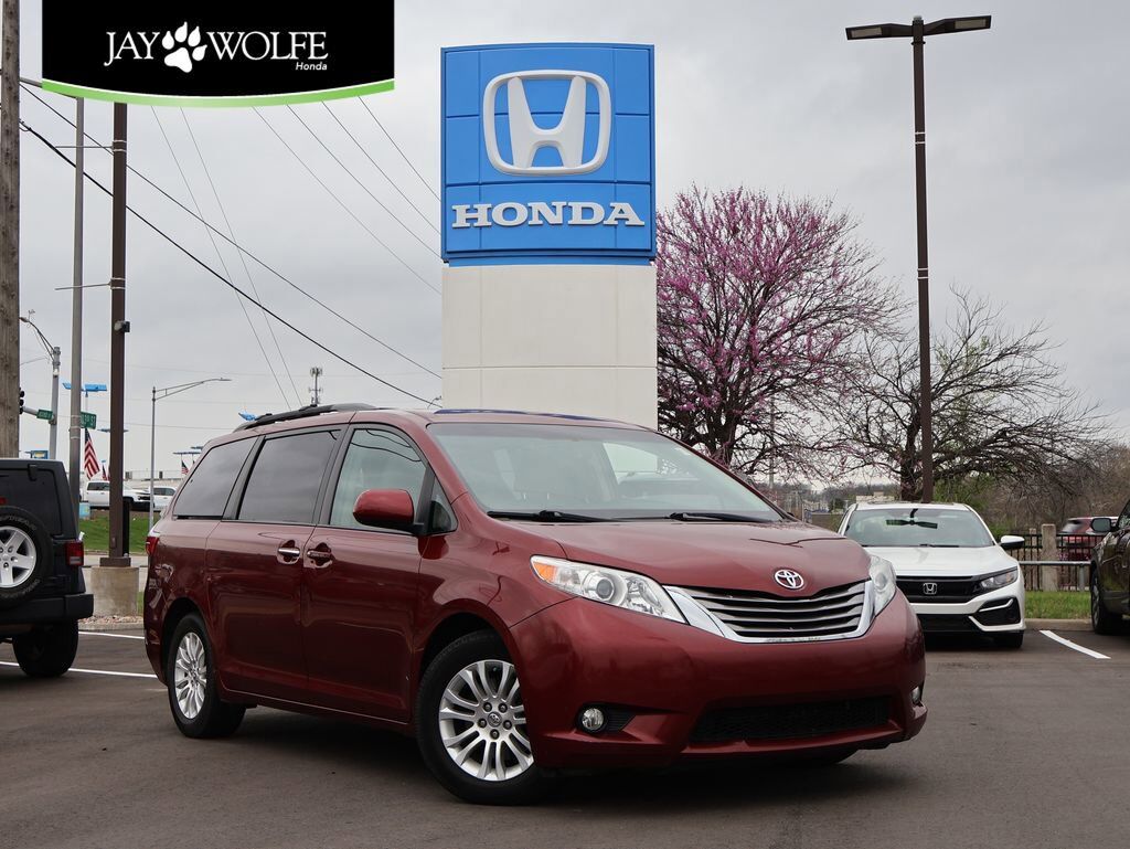 2015 TOYOTA Sienna