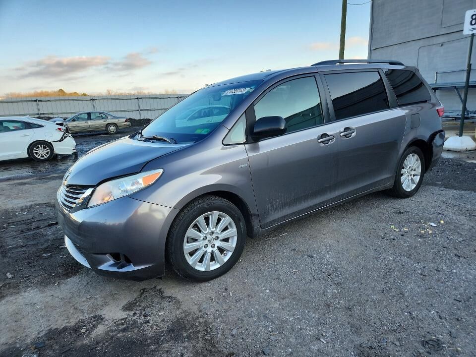 2016 TOYOTA Sienna