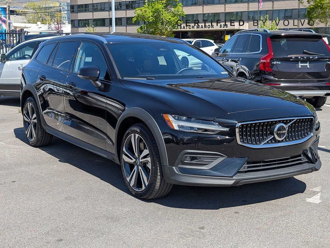 2025 VOLVO V60CC