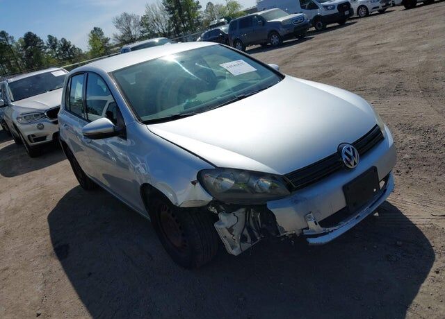 2013 VOLKSWAGEN Golf