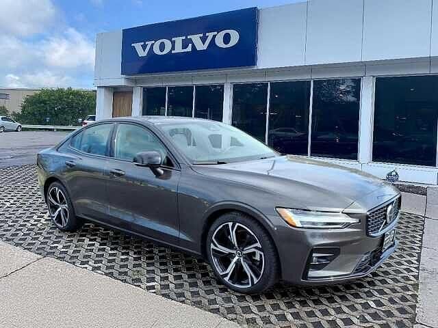 2025 VOLVO S60