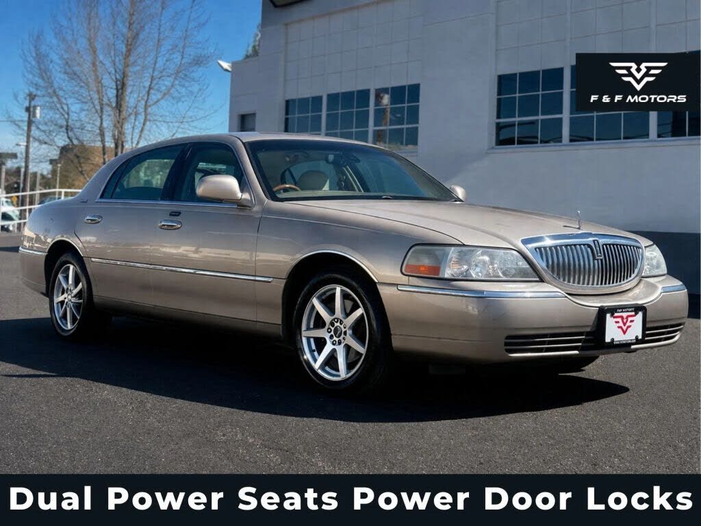 2003 LINCOLN Town Car