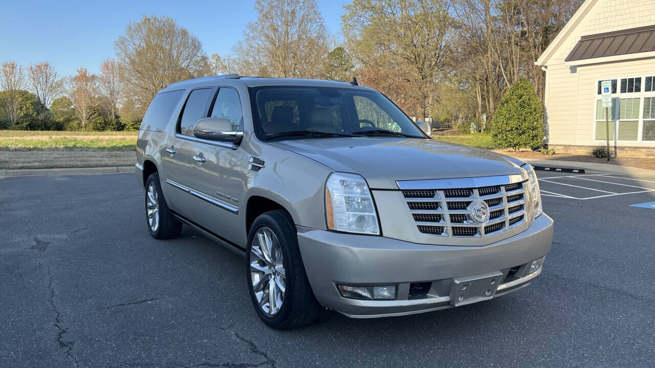 2011 CADILLAC Escalade