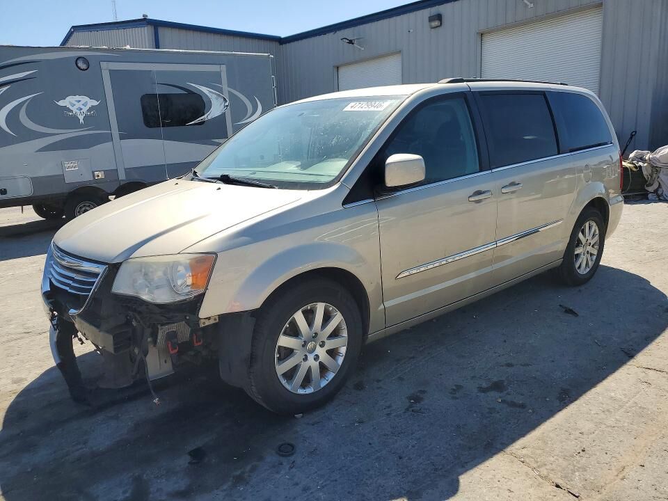 2013 CHRYSLER Town and Country