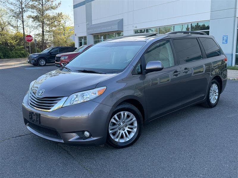 2013 TOYOTA Sienna
