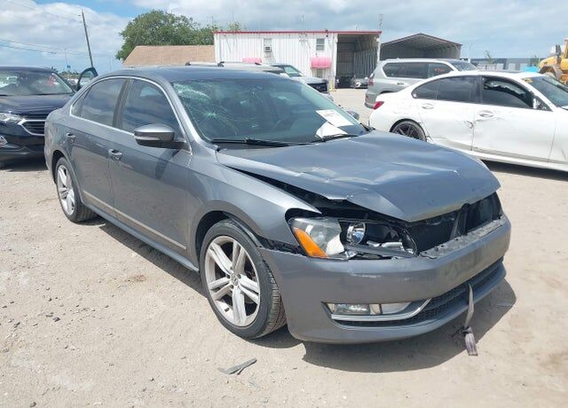 2013 VOLKSWAGEN Passat