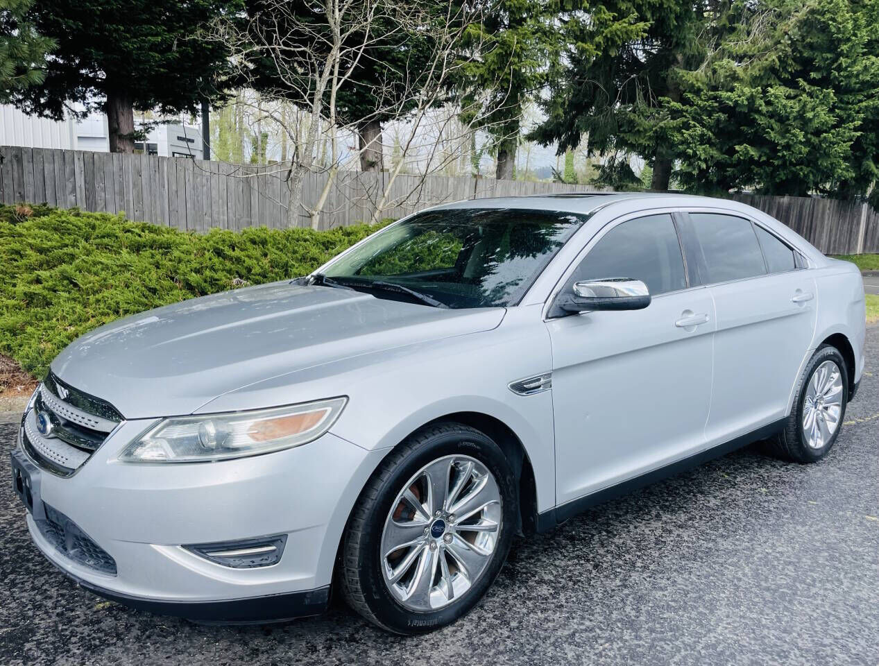 2011 FORD Taurus