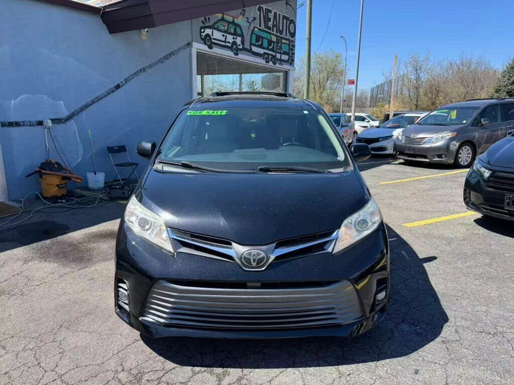 2018 TOYOTA Sienna
