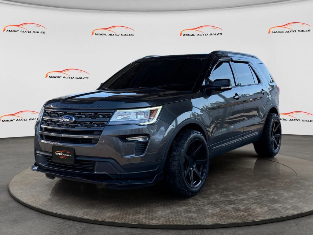 2018 FORD Explorer