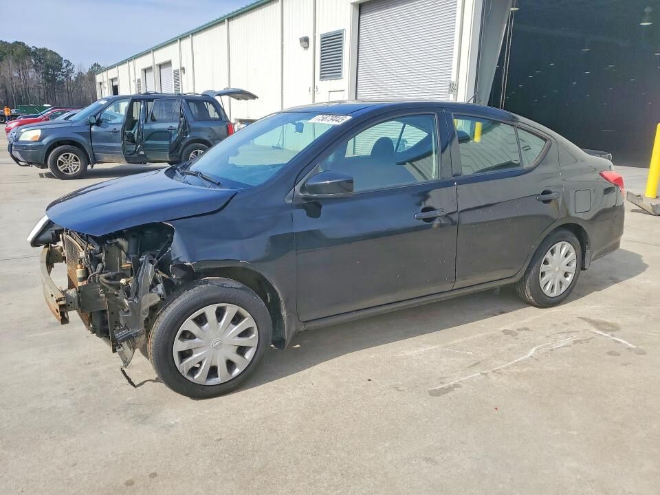 2017 NISSAN Versa