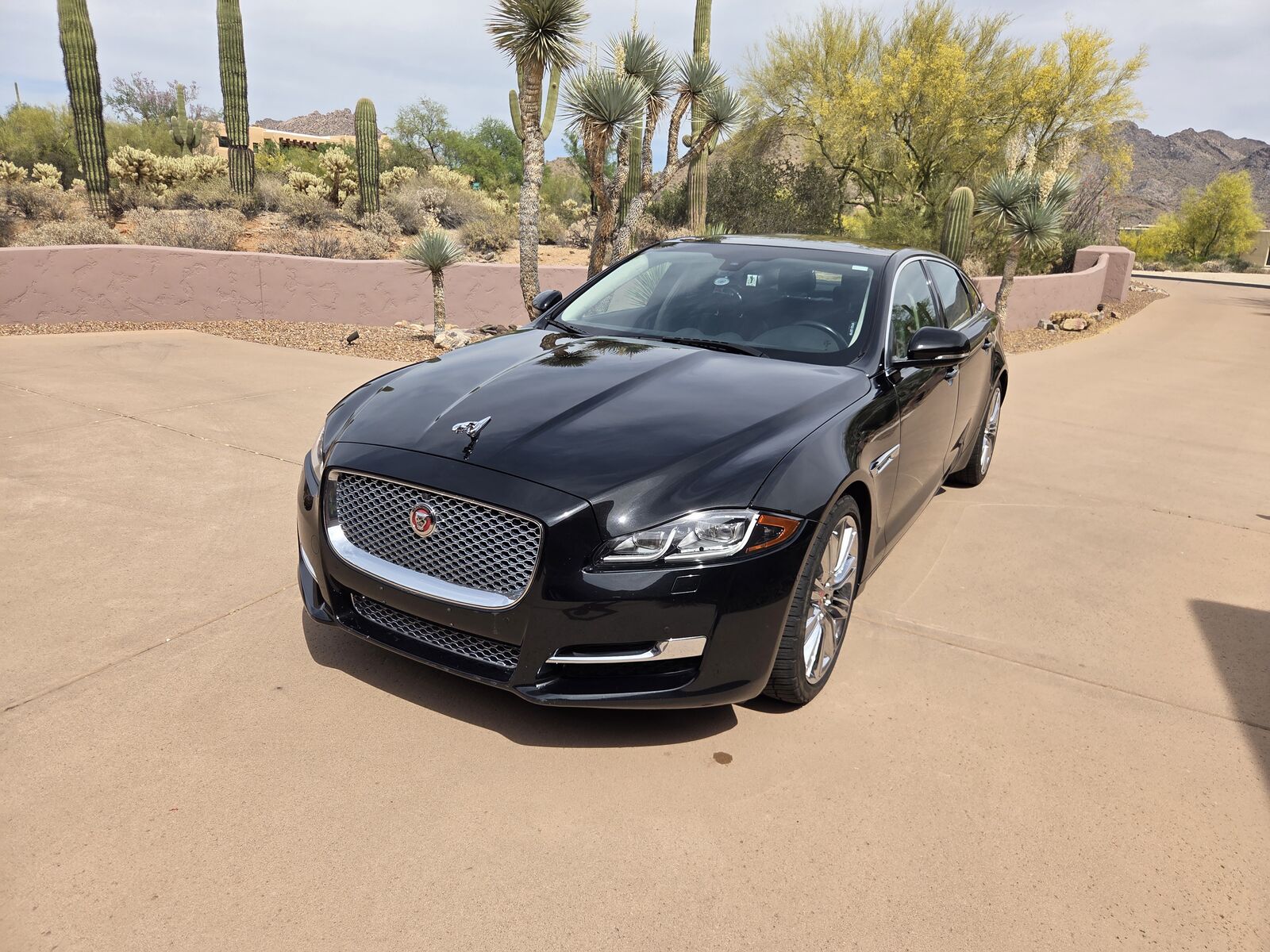 2016 JAGUAR XJ