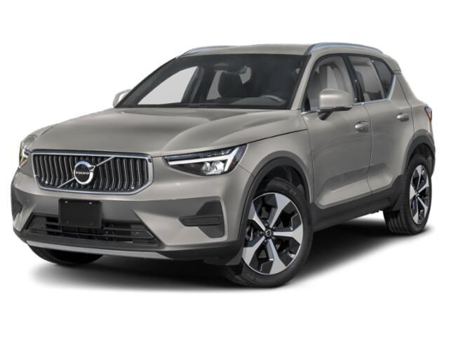 2025 VOLVO XC40