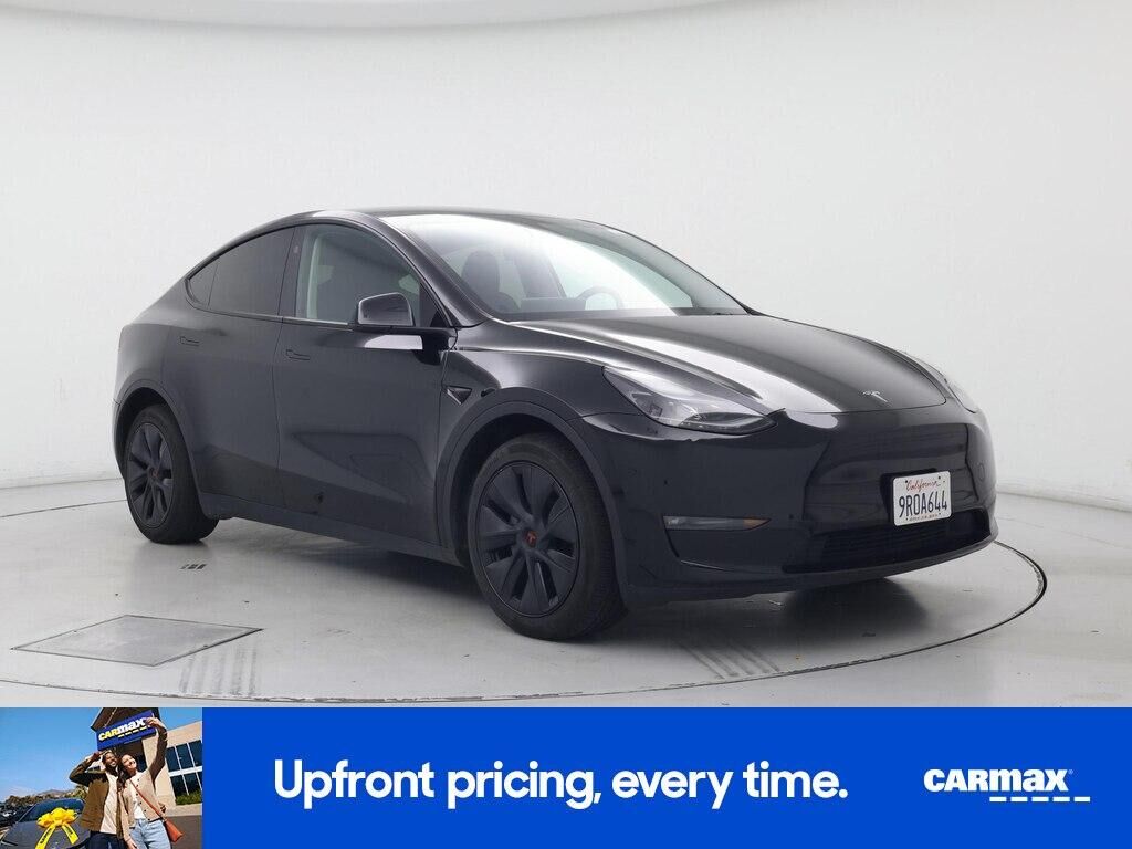 2025 TESLA Model Y