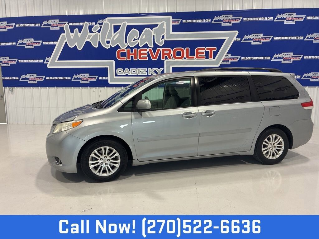 2011 TOYOTA Sienna