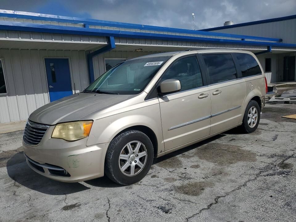 2013 CHRYSLER Town and Country