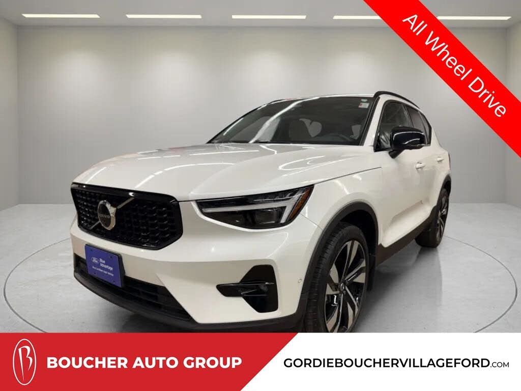 2023 VOLVO XC40