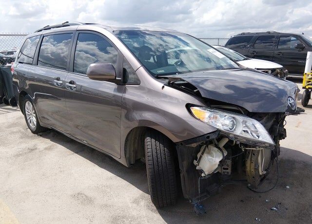 2014 TOYOTA Sienna