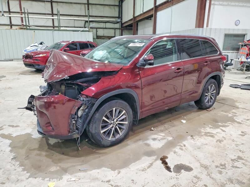 2017 TOYOTA Highlander