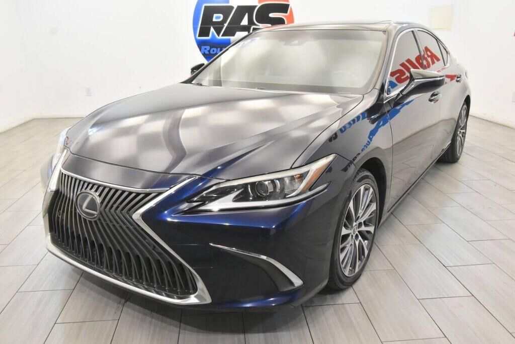 2019 LEXUS ES
