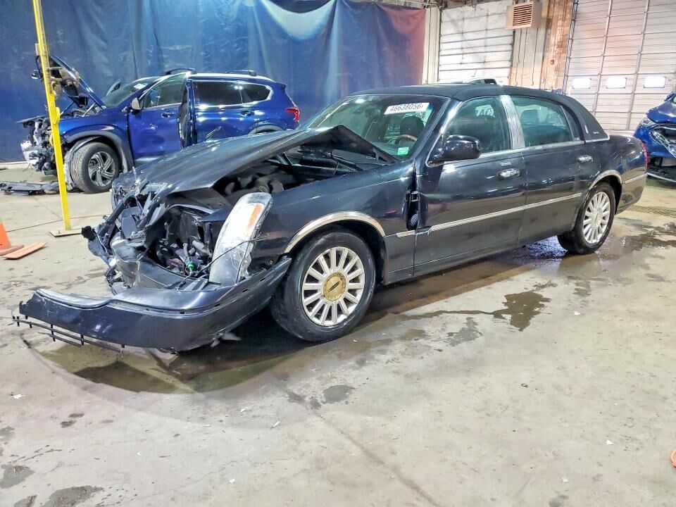 2003 LINCOLN Town Car