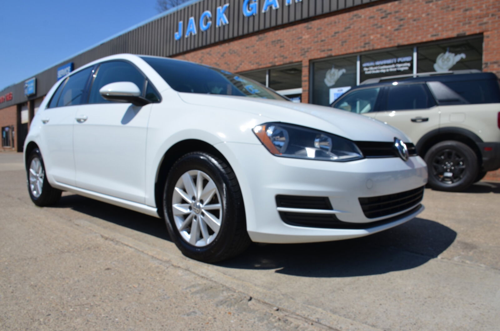 2016 VOLKSWAGEN Golf