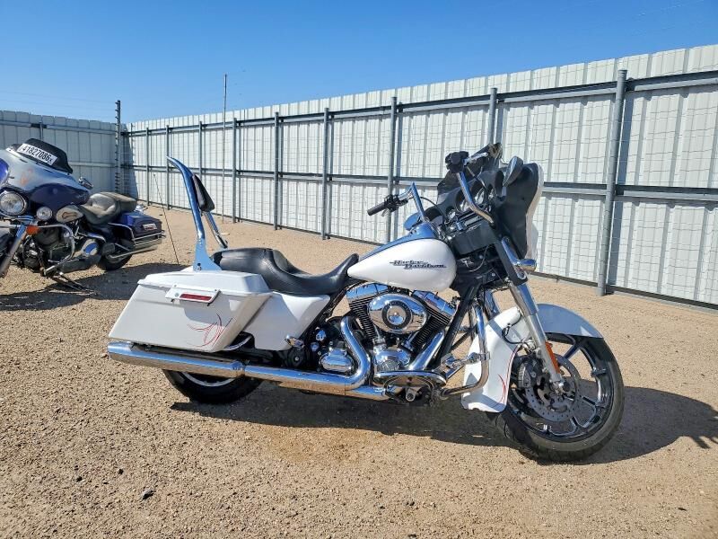 2011 HARLEY DAVIDSON Street Glide