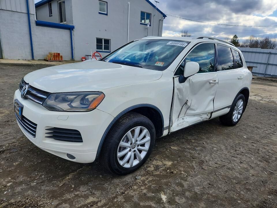 2011 VOLKSWAGEN Touareg