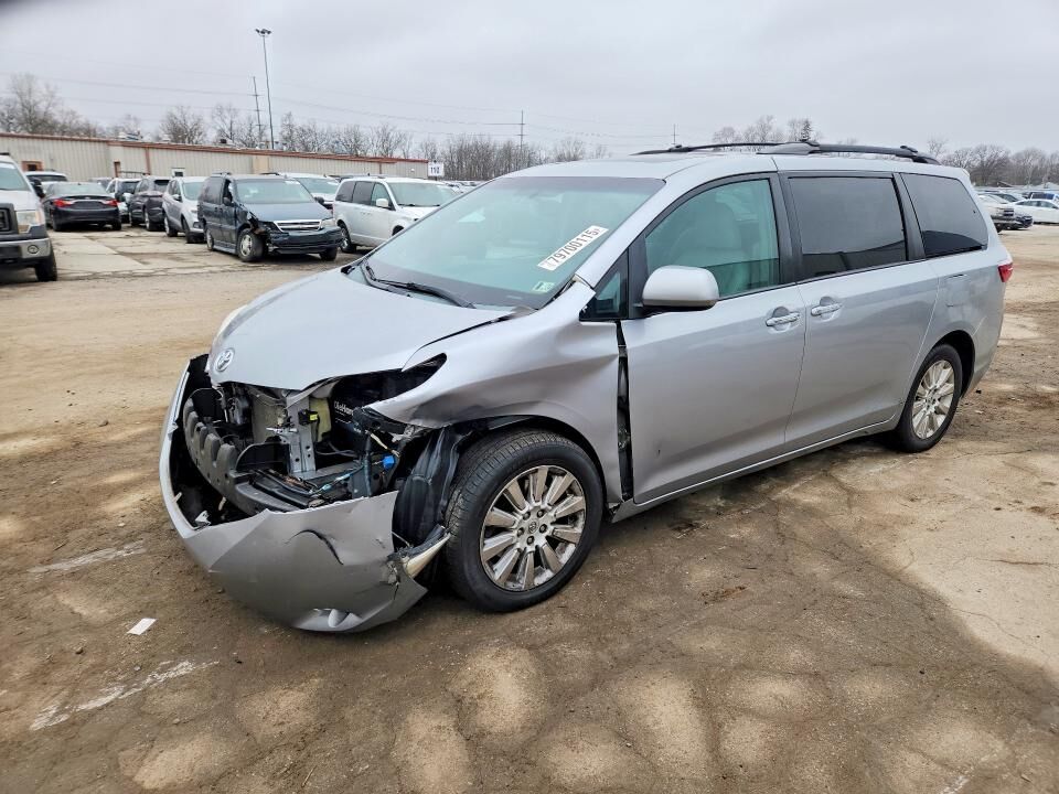 2015 TOYOTA Sienna