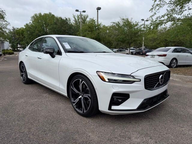 2024 VOLVO S60