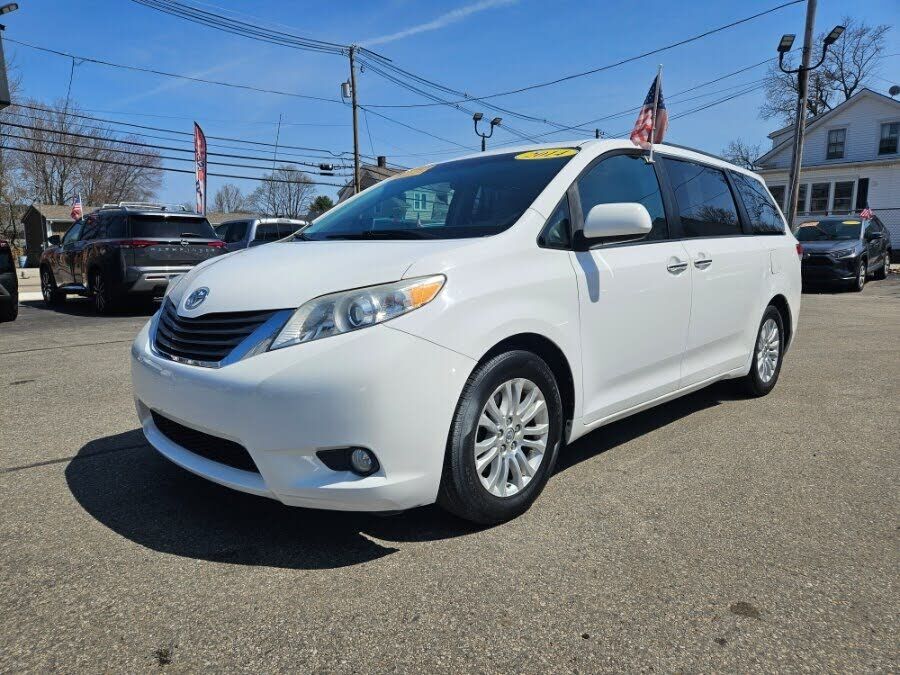 2014 TOYOTA Sienna