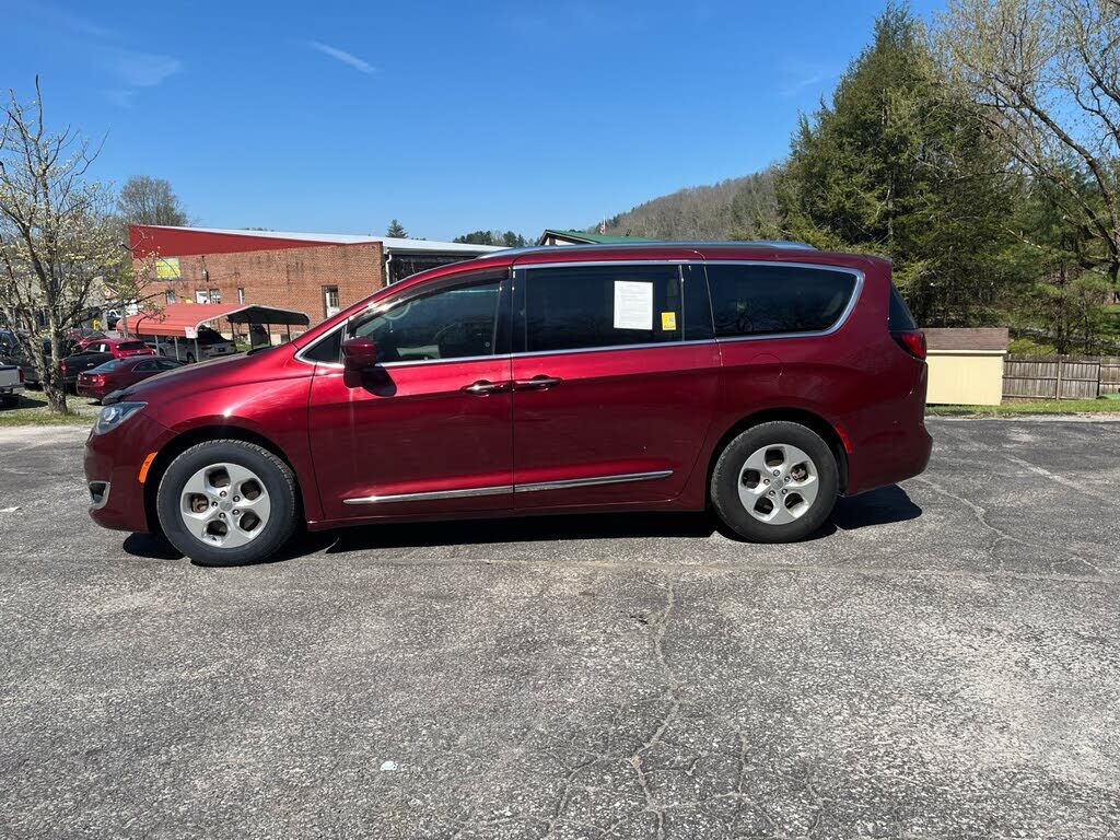 2017 CHRYSLER Pacifica