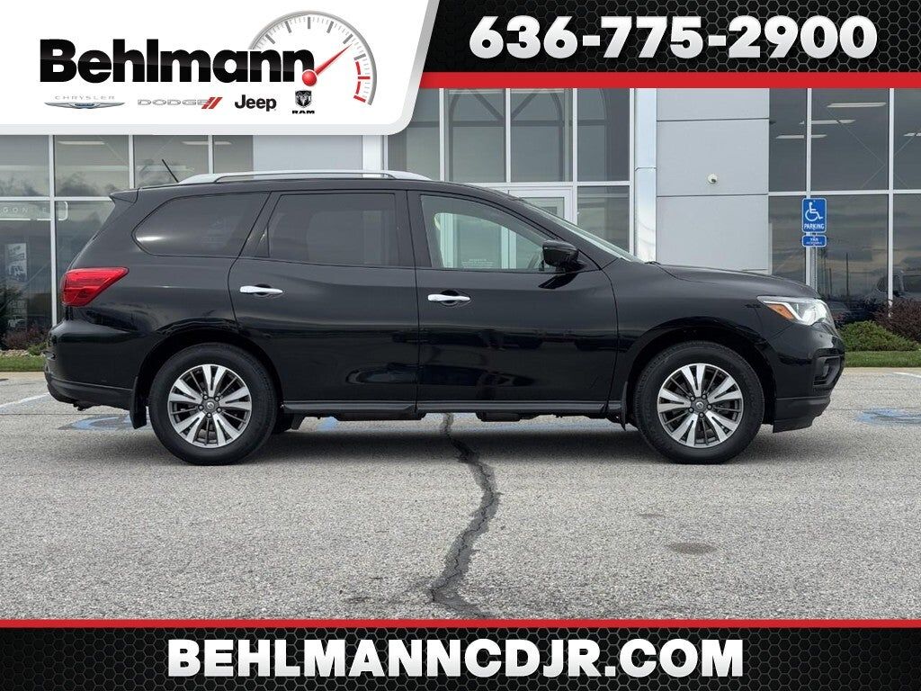 2017 NISSAN Pathfinder