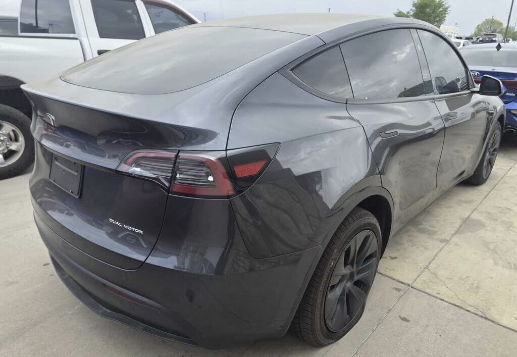 2025 TESLA Model Y