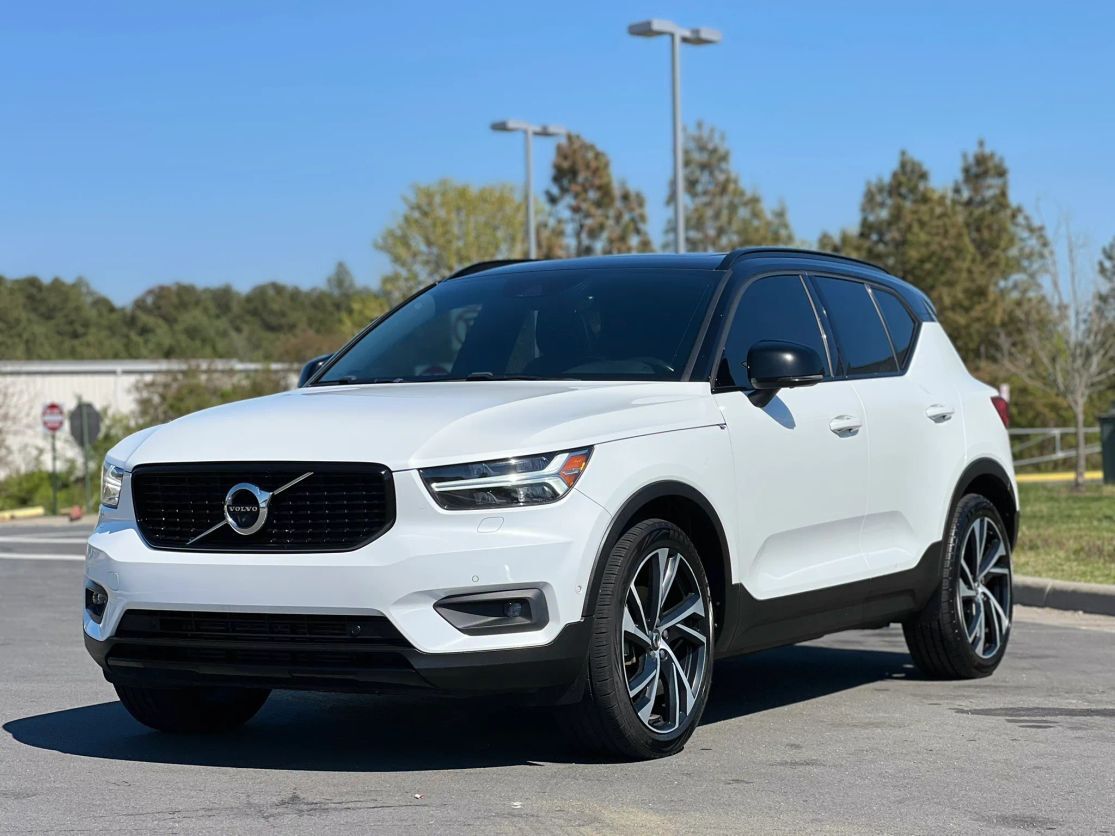 2019 VOLVO XC40