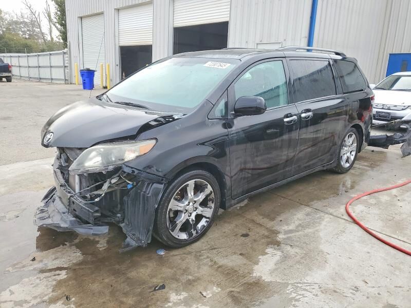 2013 TOYOTA Sienna