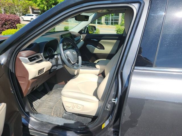 2022 TOYOTA Highlander