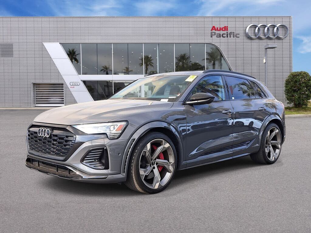 2024 AUDI SQ8