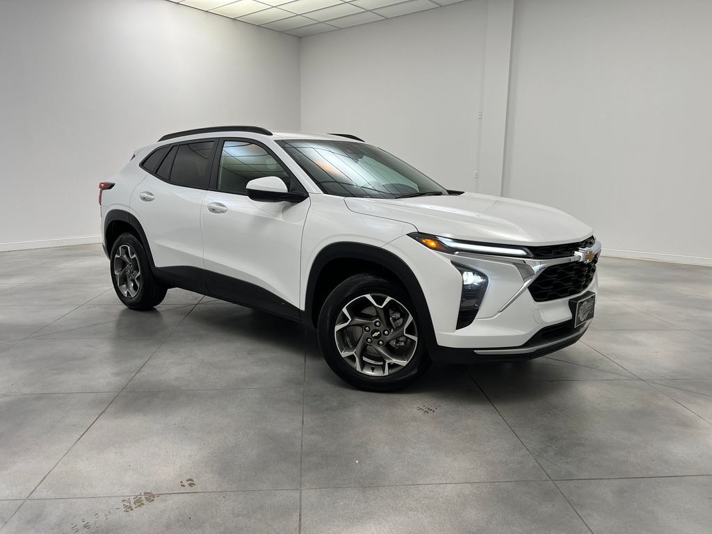 2025 CHEVROLET Trax