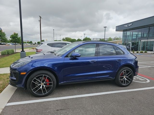 2024 PORSCHE Macan