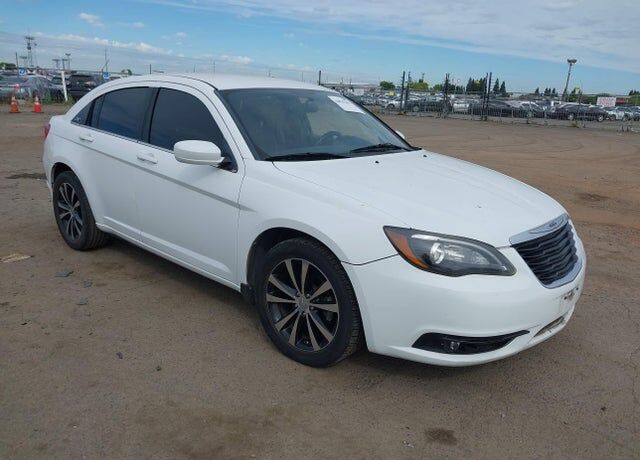 2013 CHRYSLER 200