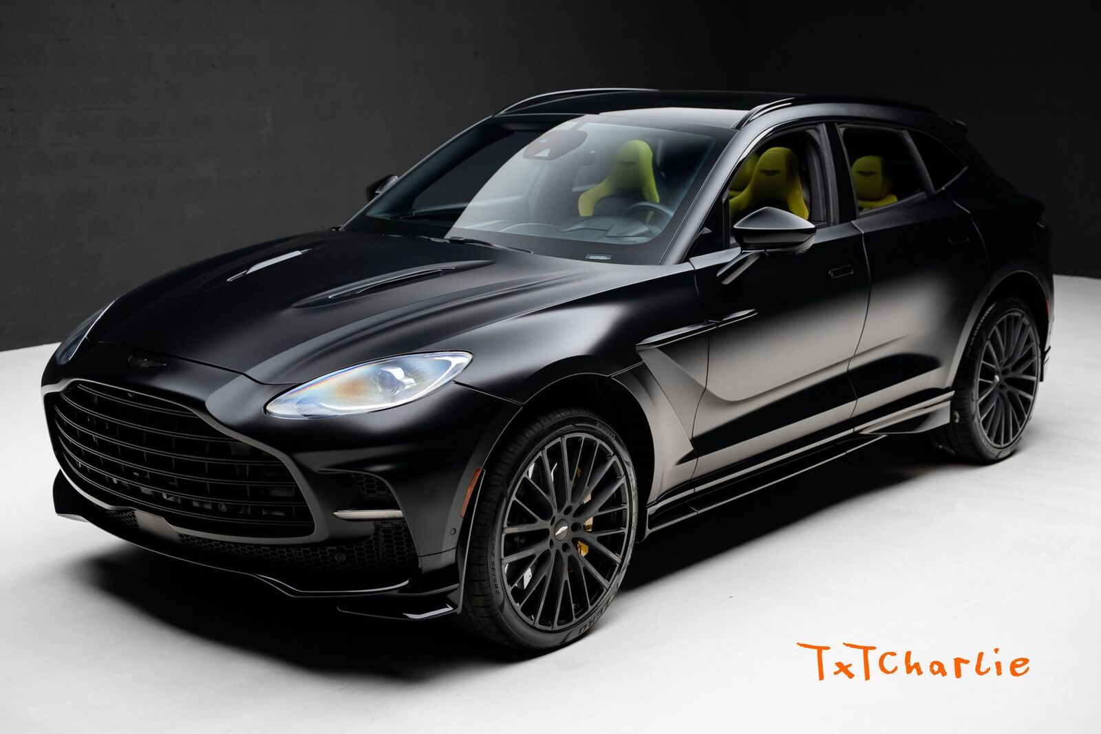 2023 ASTON MARTIN DBX