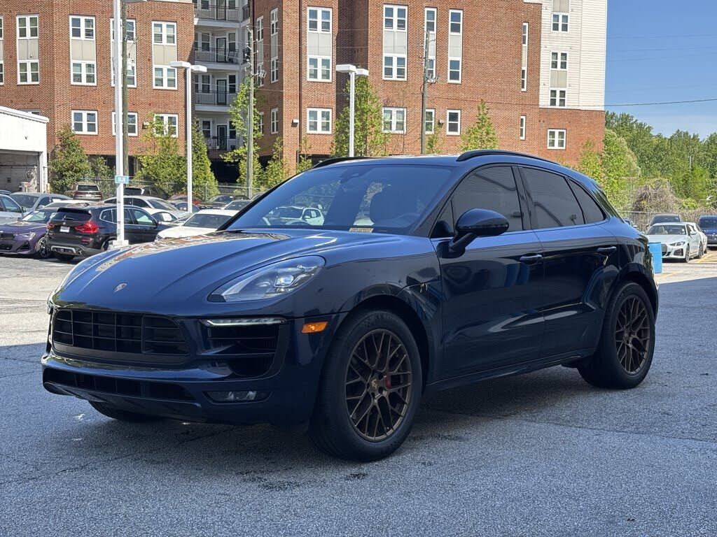 2017 PORSCHE Macan