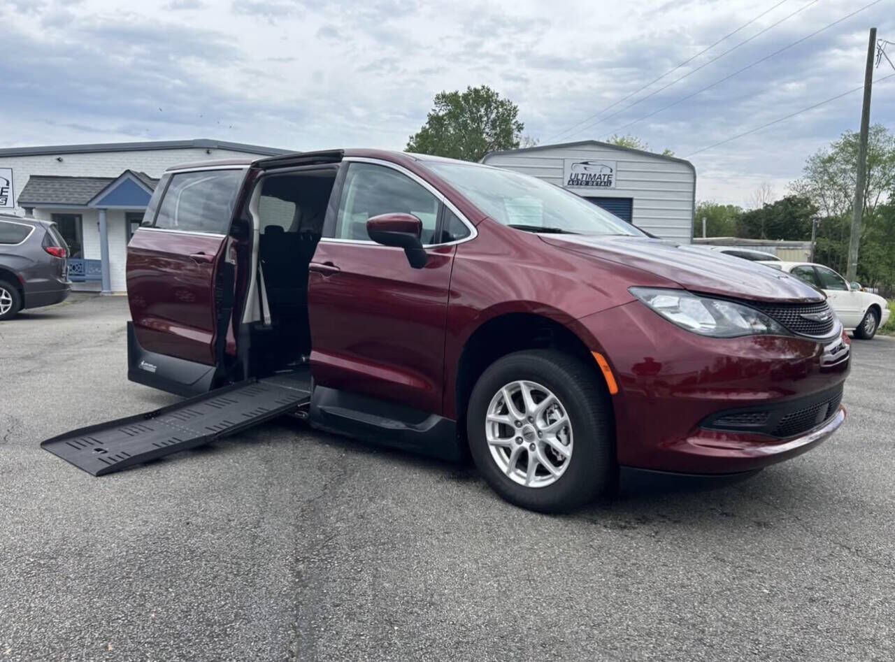 2023 CHRYSLER Voyager