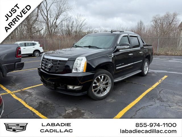 2011 CADILLAC Escalade