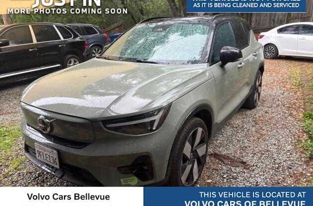 2023 VOLVO XC40