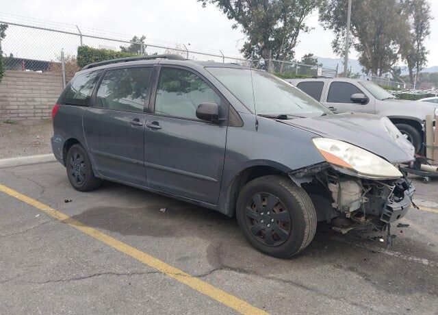 2009 TOYOTA Sienna