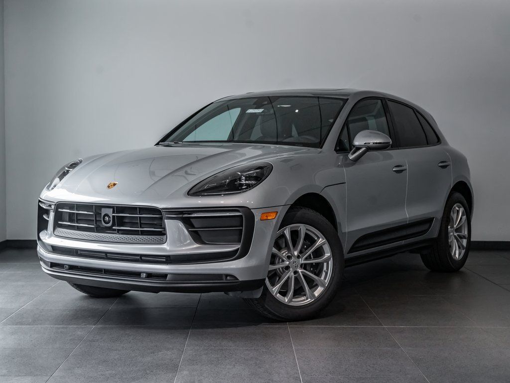 2025 PORSCHE Macan